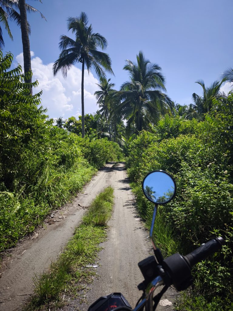 Mit dem Roller unterwegs in Baler, Philippinen