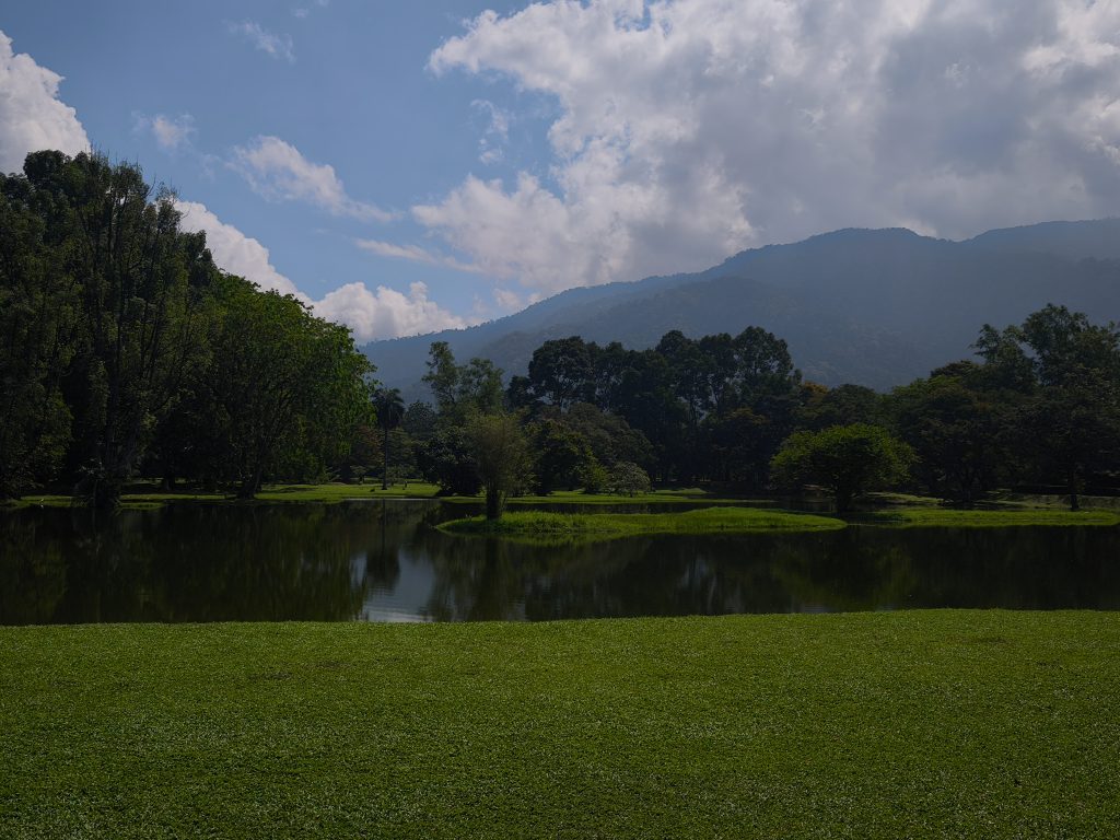 Taiping, Lake Gardens Park. Ein Panorama-Blick vom Park aus auf die Berge, die die Stadt in Malaysia umgeben. 