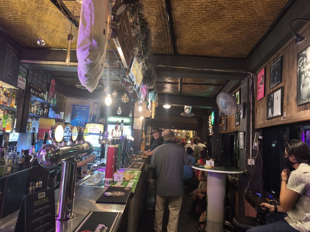 Die Bar im "Jazz Upstairs" in Kathmandu, Nepal.