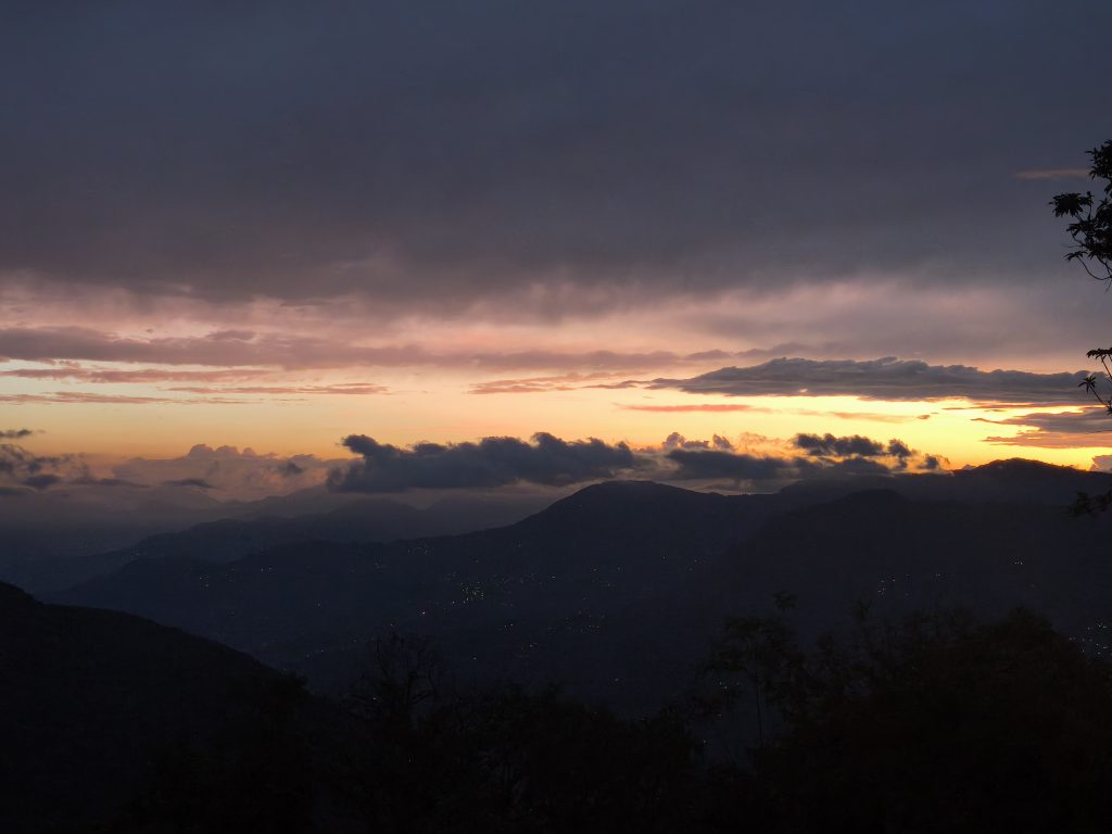 Nepalesischer Dschungel: Sonnenuntergang am Mardi-Trek